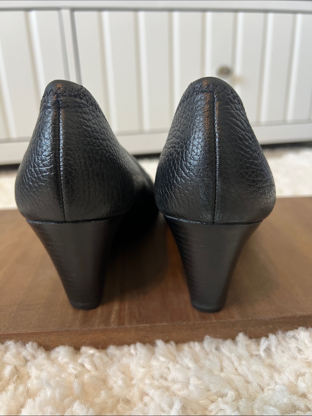 Tory Burch Sally Wedge Peep Toe 8m Black
Pebbled Leather Pump - Picture 4 of 6